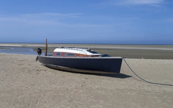 Das Foto Zeigt Ein Gestrandetes Segelboot Wattenmeer — Stockfoto