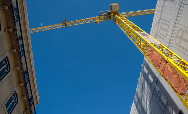 Yellow Tower Crane Building Site Lisboa Portugal — Stock Photo, Image
