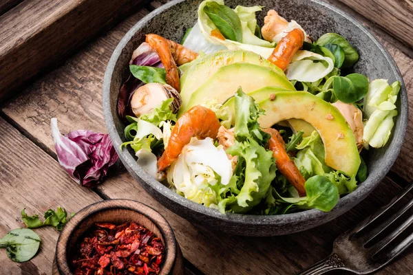 Mischung Aus Salat Mit Garnelen Muschel Und Avocado Frischer Salat — Stockfoto