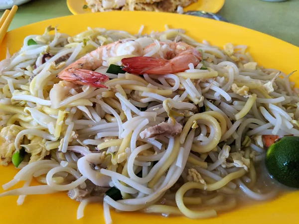 Hokkien Mee Mescolare Tagliatelle Fritte Con Gamberi Calamari Calamari Carne — Foto Stock