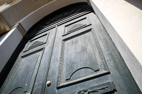 Деревянная Дверь — стоковое фото
