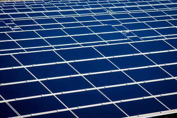 Obnovitelné Zdroje Energie Solárními Moduly Slunci — Stock fotografie