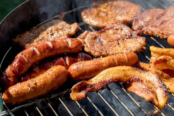 Embutidos Carne Parrilla Malsanos Pero Sabrosos — Foto de Stock