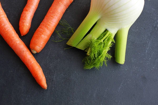Fennel Carrots Dark Board High Angle View — Stock Photo, Image