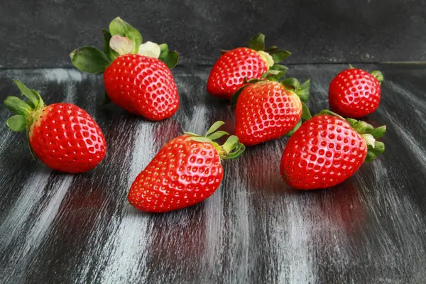 Fresh Ripe Strawberries Dark Board High Angle View — Stock Photo, Image