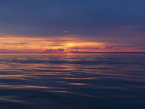 Κατακόκκινο Ηλιοβασίλεμα Πάνω Από Θάλασσα Σούρουπο — Φωτογραφία Αρχείου