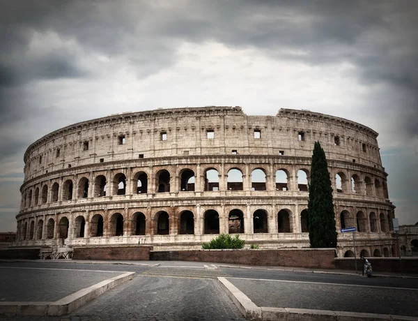 Nuvens Trovão Cinzentas Sobre Antigo Coliseu Roma — Fotografia de Stock