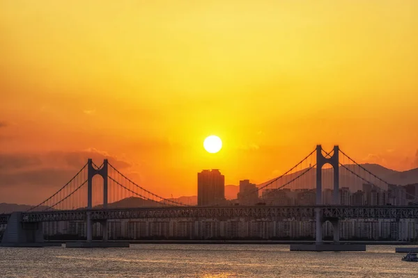 Blick Auf Den Sonnenuntergang Über Die Busan Gwangandaegyo Brücke Die — Stockfoto