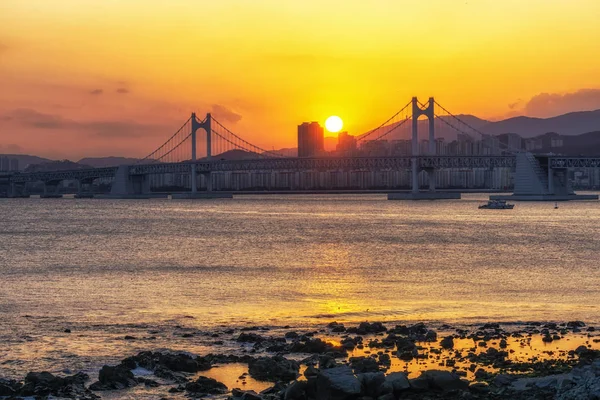 Blick Auf Den Sonnenuntergang Über Die Busan Gwangandaegyo Brücke Die — Stockfoto