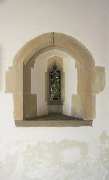 Holy Cross Church Bearsted Kent 14世纪教堂南门的哥特式窗户 — 图库照片