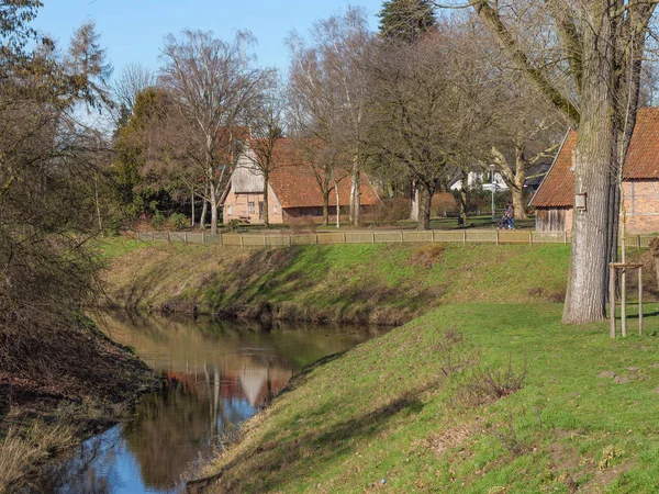 Gamla Hus Vid Liten Flod Tyskland — Stockfoto