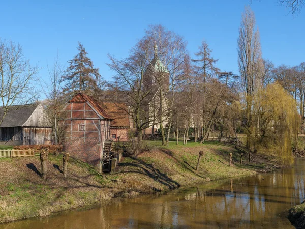 Старые Дома Небольшой Реке Германии — стоковое фото