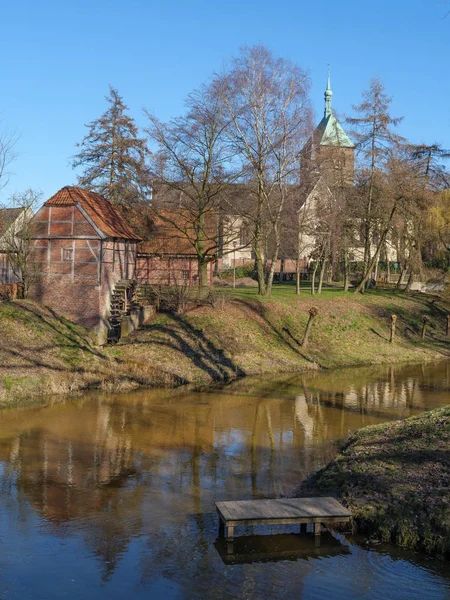 Gamla Hus Vid Liten Flod Tyskland — Stockfoto