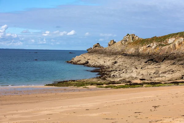Piękna Piaszczysta Plaża Szmaragdowym Wybrzeżu Pomiędzy Saint Malo Cancale Bretania — Zdjęcie stockowe