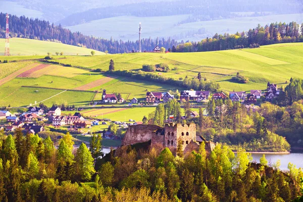 Campos Verdes Prados Região Malopolska Polónia Castelo Czorsztyn Atrás Das — Fotografia de Stock