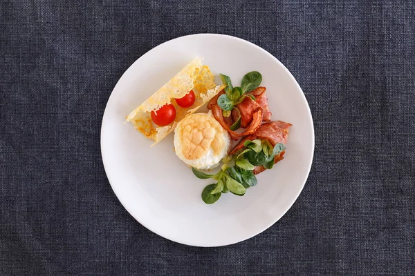 Leckeres Frühstück Mit Eiern Und Speck — Stockfoto