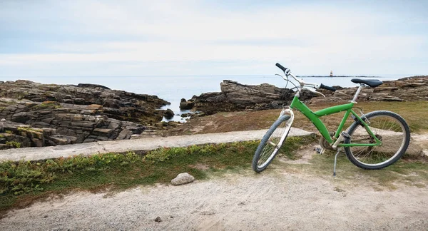 Bicicleta Verde Aparcado Cerca Pointe Pero Costa Salvaje Isla Yeu — Foto de Stock