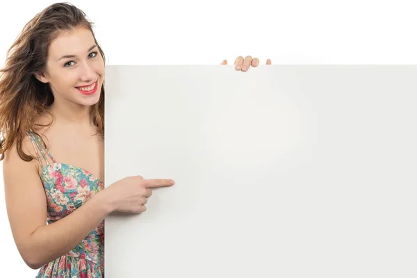 Feliz Joven Sonriente Mostrando Letrero Vacío Blanco Con Espacio Copia —  Fotos de Stock