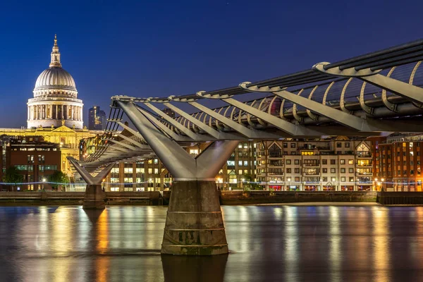 Catedral San Pablo Con Atardecer Del Puente Del Milenio Londres —  Fotos de Stock