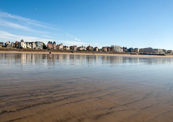 Malo Frankrike September 2018 Stranden Kvällssolen Och Byggnader Längs Strandpromenaden — Stockfoto