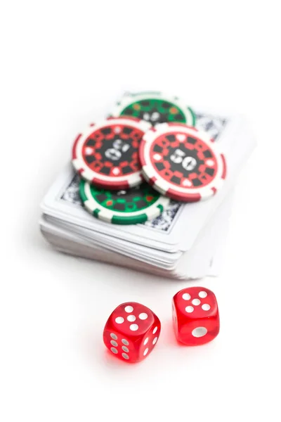 Beyaz Arkaplanda Yalıtılmış Zar Poker Çipleri — Stok fotoğraf