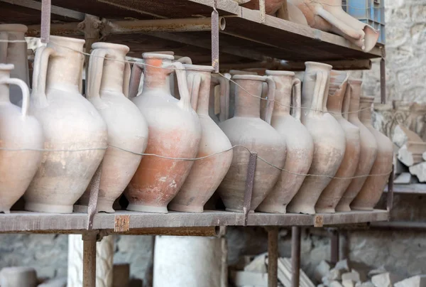 Des Navires Des Pots Une Variété Artefacts Ayant Survécu Éruption — Photo