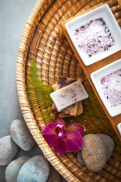 Spa Wellness Natural Bath Salt Soaps Orchid Flower Spa Treatment — Stock Photo, Image