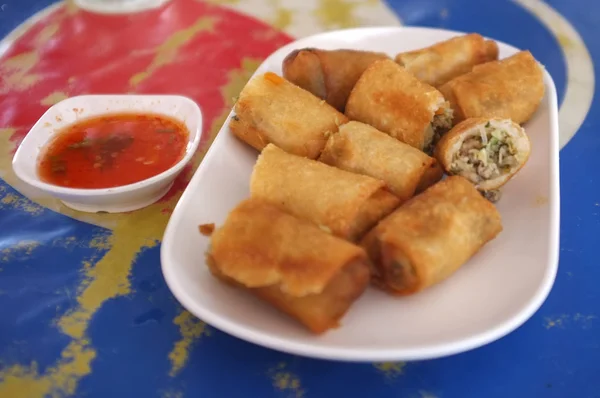 Cinese Fritto Tradizionale Primavera Rotoli Cibo Piatto Bianco — Foto Stock