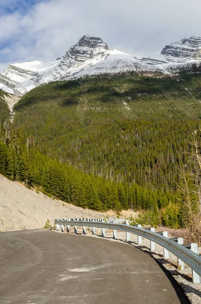 Columbia Icefield Autópálya Felhúzása Jasper Nemzeti Parkba Albertában Kanadában — Stock Fotó