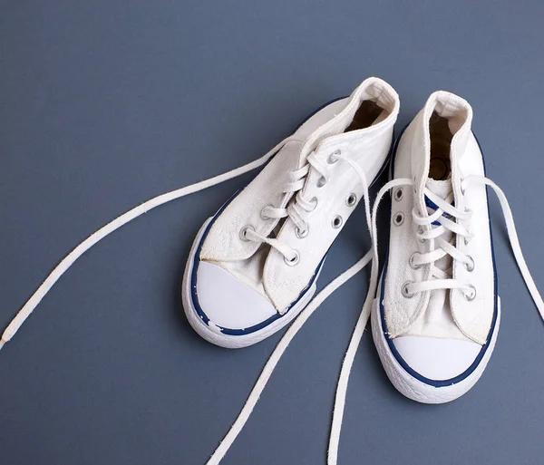 Pár Fehér Régi Textil Cipők Feltétel Nélküli Fűzővel Blck Háttérrel — Stock Fotó
