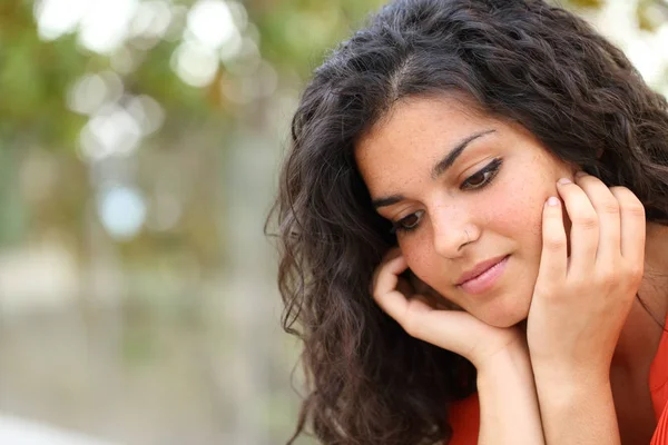 Pensive Melancholic Woman Looking Sitting Alone Park ロイヤリティフリーのストック画像