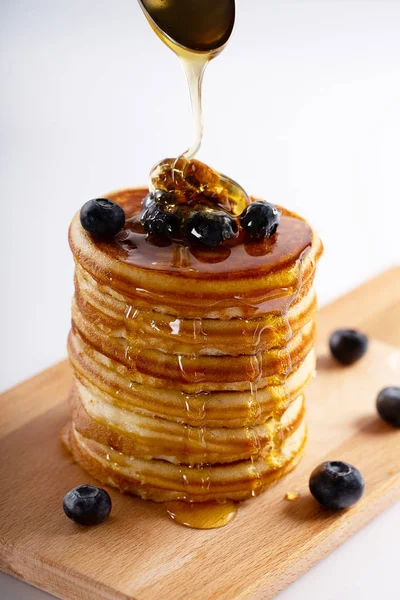 American Sweet Pilha Caseira Panquecas Pedaços Com Frutas Mirtilo Nozes — Fotografia de Stock