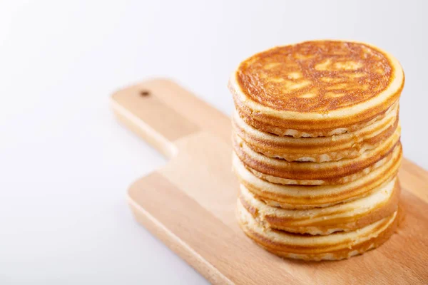 Amerikanischen Süßen Hausgemachten Stapel Von Pfannkuchen Oder Krapfen Mit Honig — Stockfoto