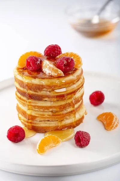 American Sweet Homemade Stack Pancakes Fritters Raspberry Fruits Honey Delicious — Stock Photo, Image