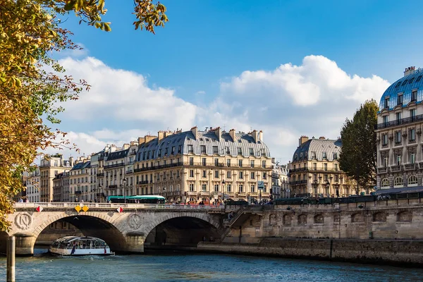 Переглянути Через Річку Сену Парижі — стокове фото
