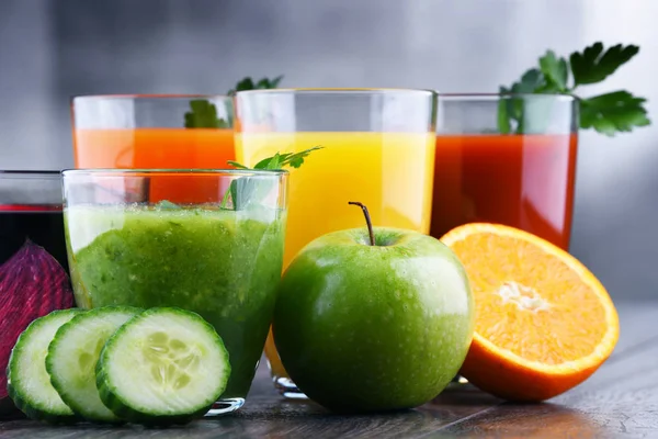 Gläser Mit Frischem Bio Gemüse Und Fruchtsäften Detox Diät — Stockfoto