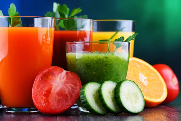 Vasos Con Zumos Frutas Vegetales Orgánicos Frescos Dieta Desintoxicación — Foto de Stock