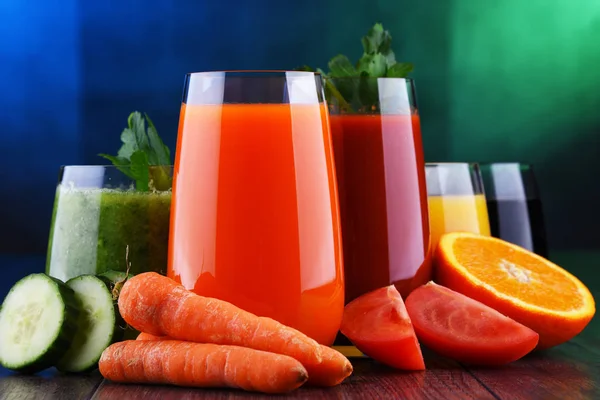 Vasos Con Zumos Frutas Vegetales Orgánicos Frescos Dieta Desintoxicación — Foto de Stock