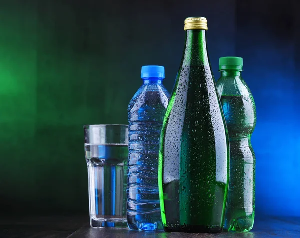 Composición Con Diferentes Tipos Botellas Que Contienen Agua Mineral — Foto de Stock