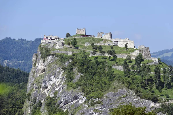 Ruína Castelo Medieval Sobre Uma Rocha Acima Aldeia Griffen Caríntia — Fotografia de Stock