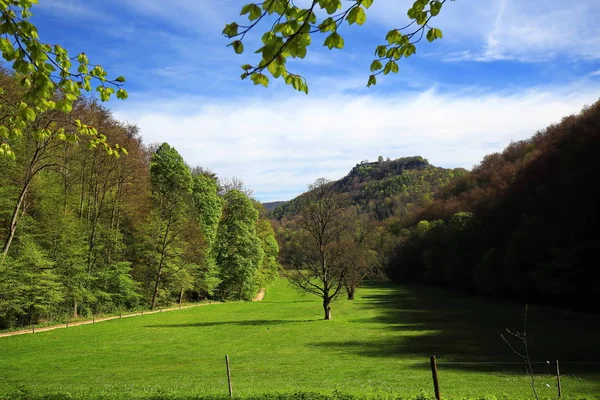 Bad Urach Město Německu Mnoha Nádhernými Krajinami — Stock fotografie