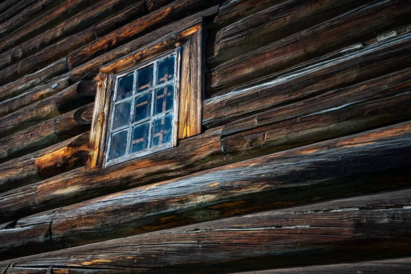 Старый Деревянный Бревна Фона Трещинами Линиями Окна Стене Дома — стоковое фото