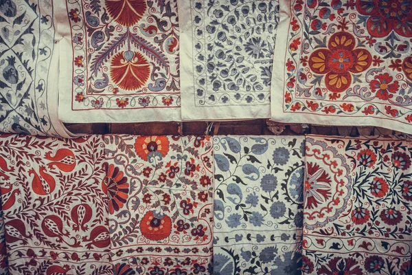 Bliska Strzał Różne Kolorowe Tkaniny Tradycyjne Orientalne Ornament — Zdjęcie stockowe