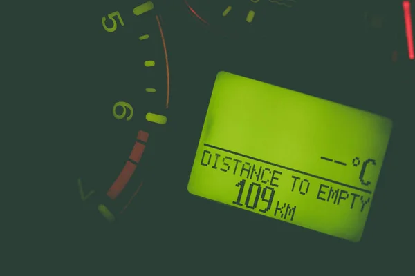 Elektronisk Visning Bil Som Visar Avståndet Till Tomrummet — Stockfoto