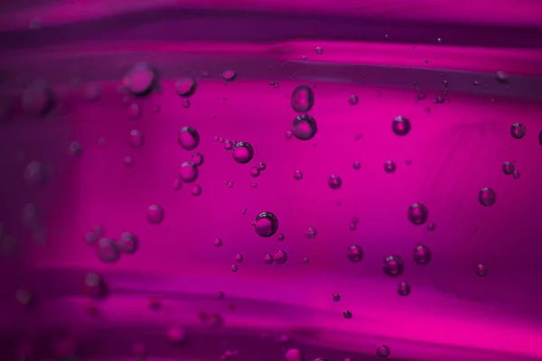 Diferentes Burbujas Líquido Aceite Rosa Primer Plano — Foto de Stock