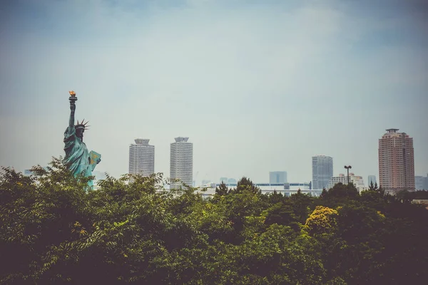 Pomnik Wolności Tęczowy Most Tokio Japonia — Zdjęcie stockowe