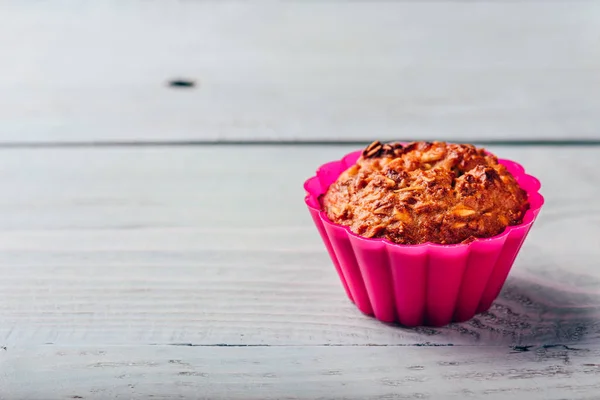 Pembe Silikon Fırında Pişirilmiş Yulaflı Kek — Stok fotoğraf