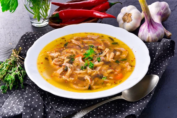 Tradisional Sup Tripe Dalam Gaya Poles Dengan Daging Sapi Dan — Stok Foto