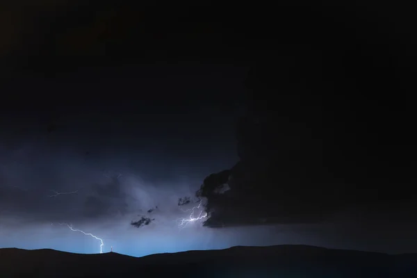 山上的暴风雨 雷鸣般的雷声 — 图库照片