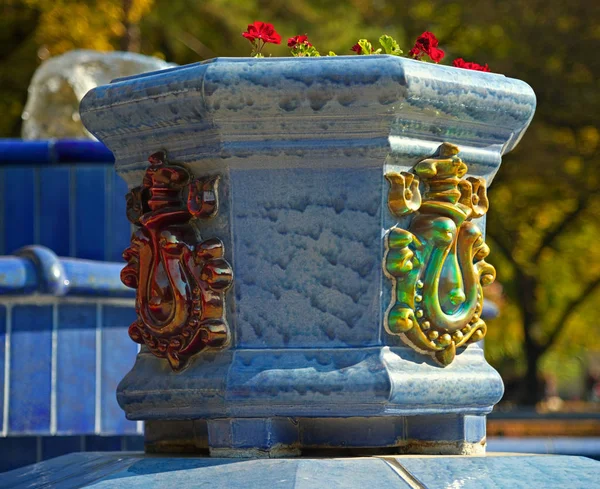 Голубой Мрамор Цветочный Горшок Украшениями Цветами — стоковое фото